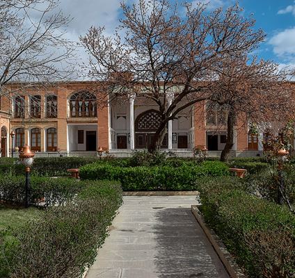 عمارة آصف أو دار الكُرد: أكبر متحفٍ للأنثروبولوجيا في إيران